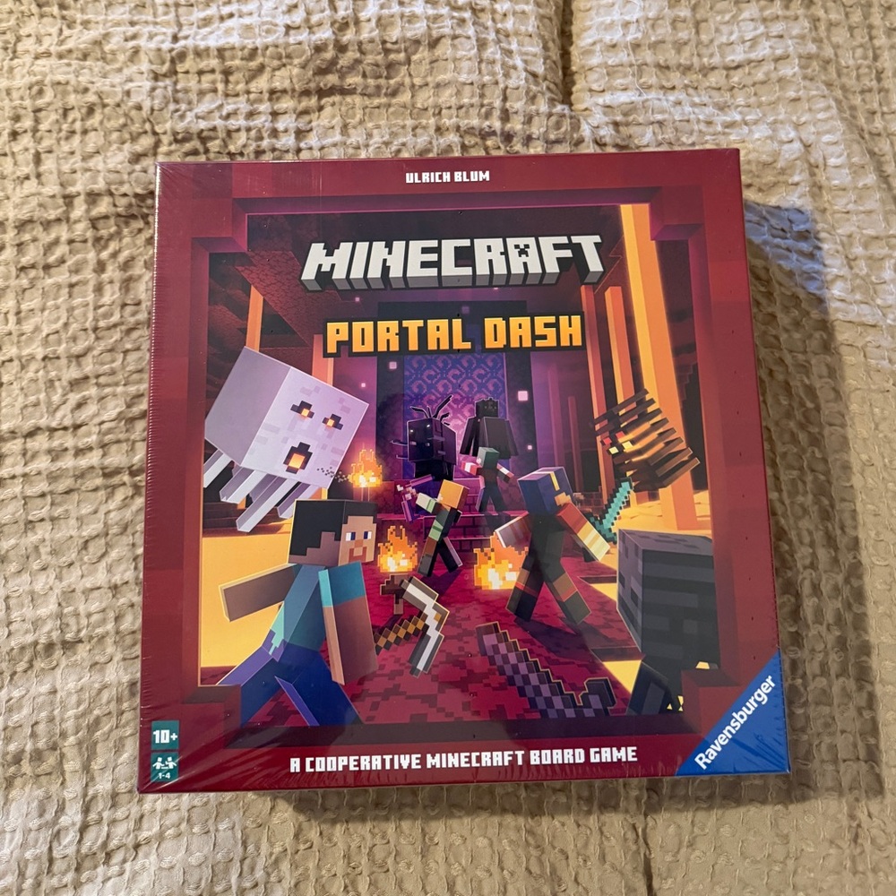 BRAND NEW Minecraft Portal Dash Board Game by Ravensburger